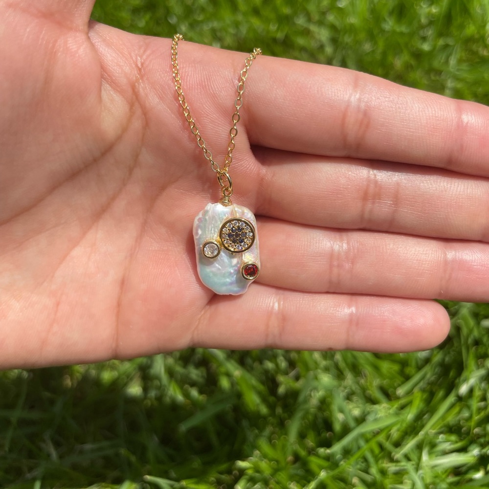 Gold necklace - Picture 1 of 2